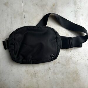 GAIAM Classic Black Belt Bag